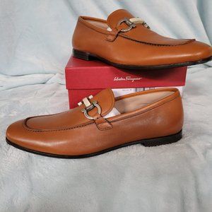 Salvatore Ferragamo - Shepard 2 Size 8 1/2 E, New dark R calf